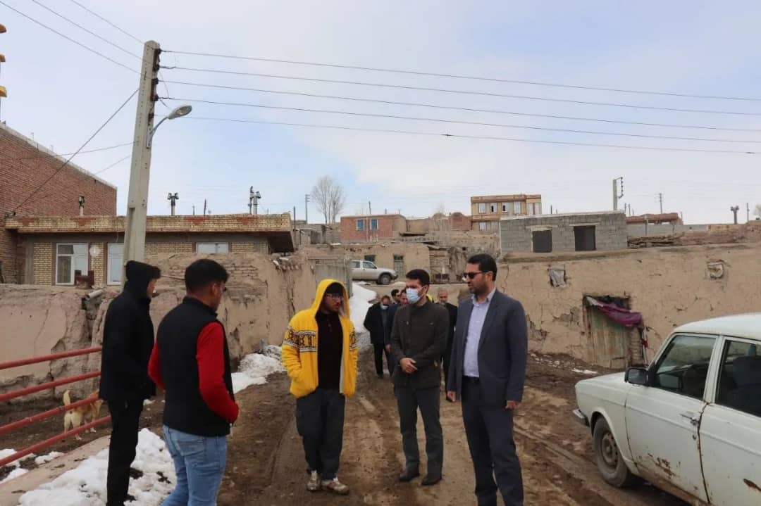 ✅عبدالله نژاد فرماندار شهرستان چالدران به همراه جمعی از اعضای شورای اداری شهرستان باحضور در روستای اروج کندی در بخش دشتک ضمن دیدار با اهالی روستا مشکلات این روستا را از نزدیک مورد بررسی قرار دادند.