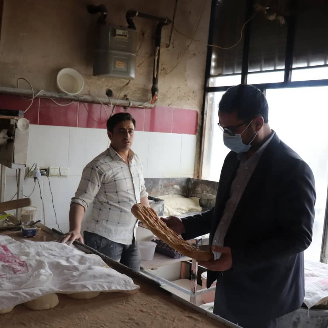 ✅ عبدالله نژاد فرماندار شهرستان با حضور در تعدادی از نانوایان چالدران از نزدیک نحوه عرضه نان در این نانوایان را مورد بررسی قرار داد.