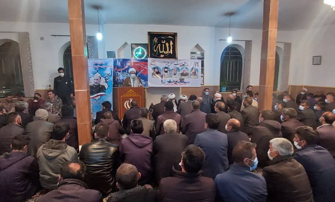 محمد رضا عبدالله نژاد فرماندار شهرستان چالدران ضمن شرکت در یادواره شهدای اهل تسنن  روستای مخور کرد مسائل و مشکلات  اهالی این روستا را مورد بحث و بررسی قرار داد.