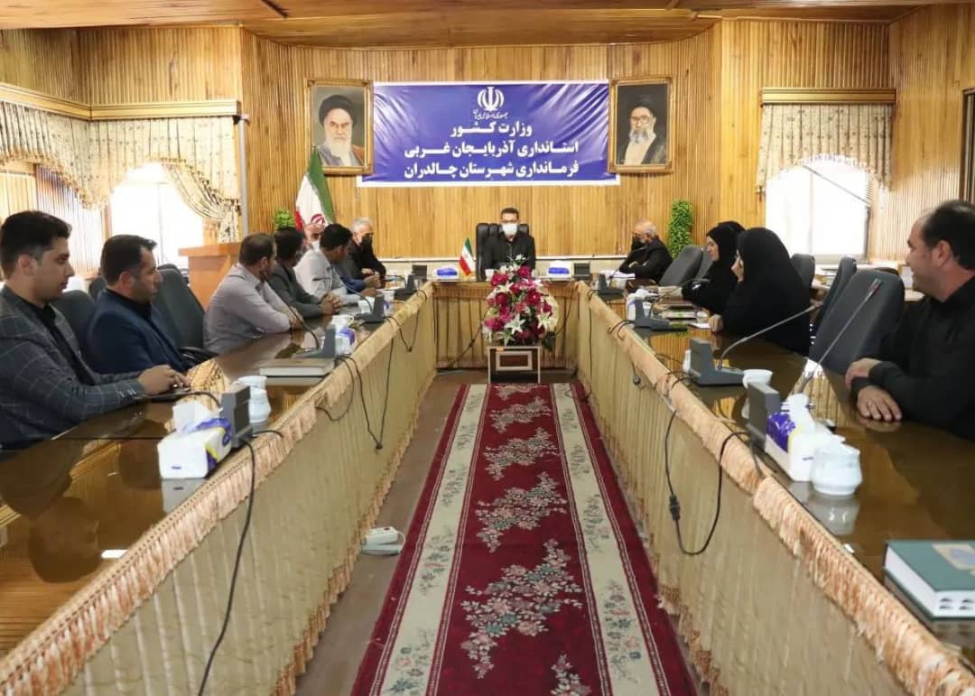 نشست صمیمی محمدرضا عبدالله نژاد فرماندار شهرستان چالدران با کارکنان فرمانداری