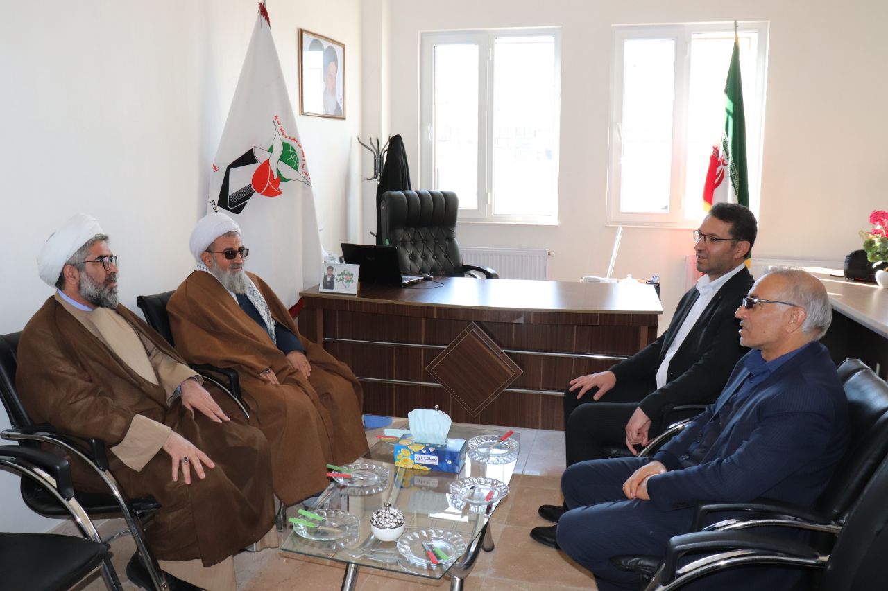 در ششمین روز از ایام الله دهه مبارک فجر اداره بنیاد شهید و امور ایثارگران چالدران در آیینی با حضور مسئولان استانی و محلی، افتتاح شد.
