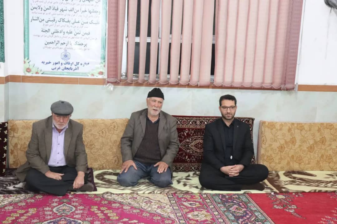  ✅محمد رضا عبدالله نژاد فرماندار شهرستان چالدران با حضور در روستای زاویه سفلی ضمن اقامه نماز مغرب و عشاء با اهالی این روستا دیدار واز نزدیک مسائل و مشکلات روستا را مورد بحث و بررسی قرار داد.