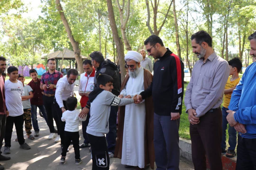 با حضور محمدرضا عبدالله نژاد فرماندارشهرستان چالدران همایش بزرگ پیاده روی خانوادگی با محوریت جوانی جمعیت، ازدواج آسان و با شعار: فرزندان سرمایه های زندگی در شهرستان چالدران برگزار گردید.