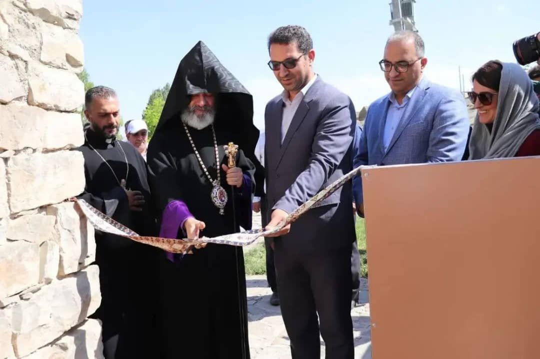 با حضور محمدرضا عبدالله نژاد فرماندار چالدران و اسقف گری گور چفت چیان ، ساماندهی عصاره خانه کلیسای طاطائوس در چالدران به بهره برداری رسید .