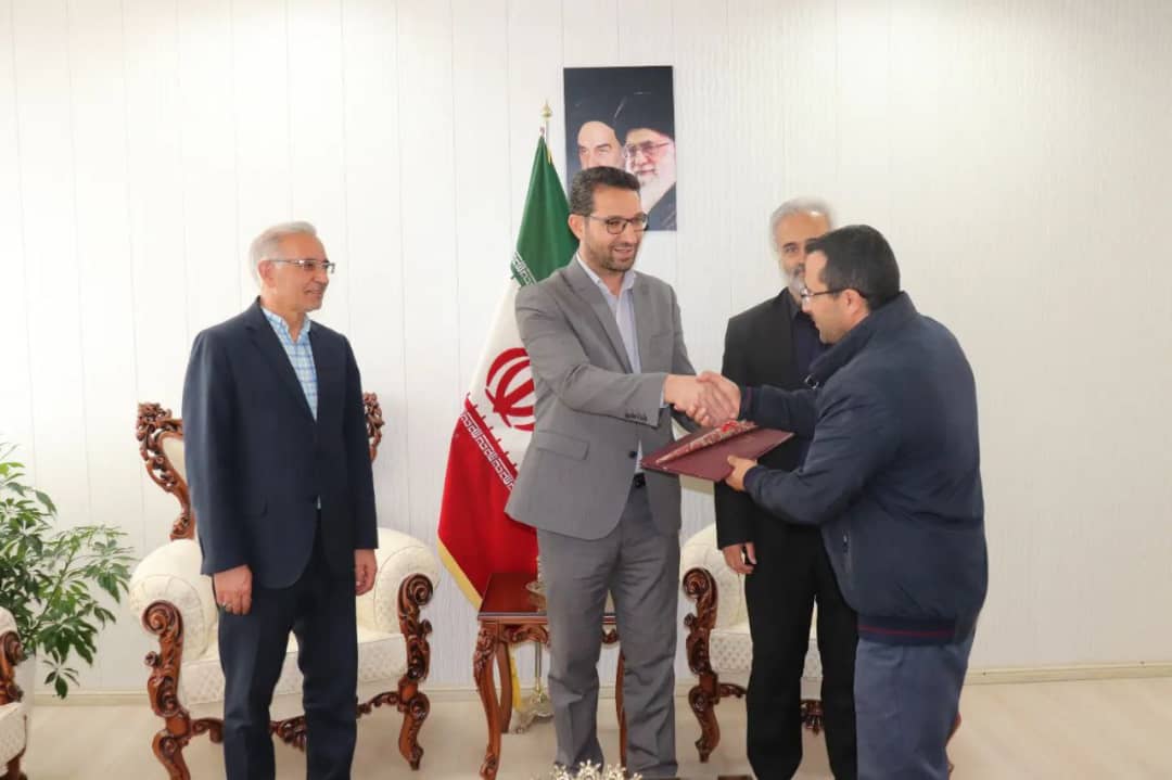 به مناسبت گرامی داشت سالروز ارتباطات و روابط عمومی با حضور  محمد رضا عبدالله نژاد فرماندار شهرستان چالدران از مسئول و کارشناس روابط عمومی تقدیر و تجلیل به عمل آمد.