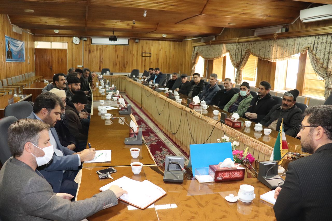  جلسه هم اندیشی سران عشایر شهرستان چالدران با حضور محمدرضا عبدالله نژاد فرماندار