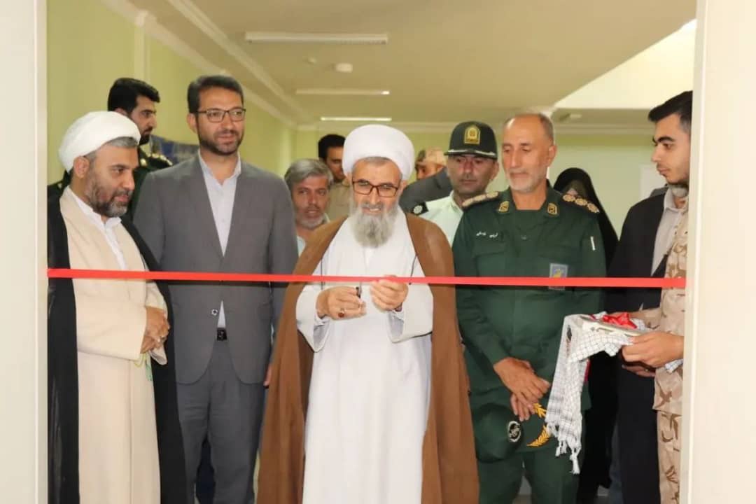با حضور محمد رضاعبدالله نژاد فرماندارشهرستان چالدران نمایشگاه عفاف و حجاب با موضوع عرضه لباسهای اسلامی و چادر ملی در چالدران گشایش یافت .