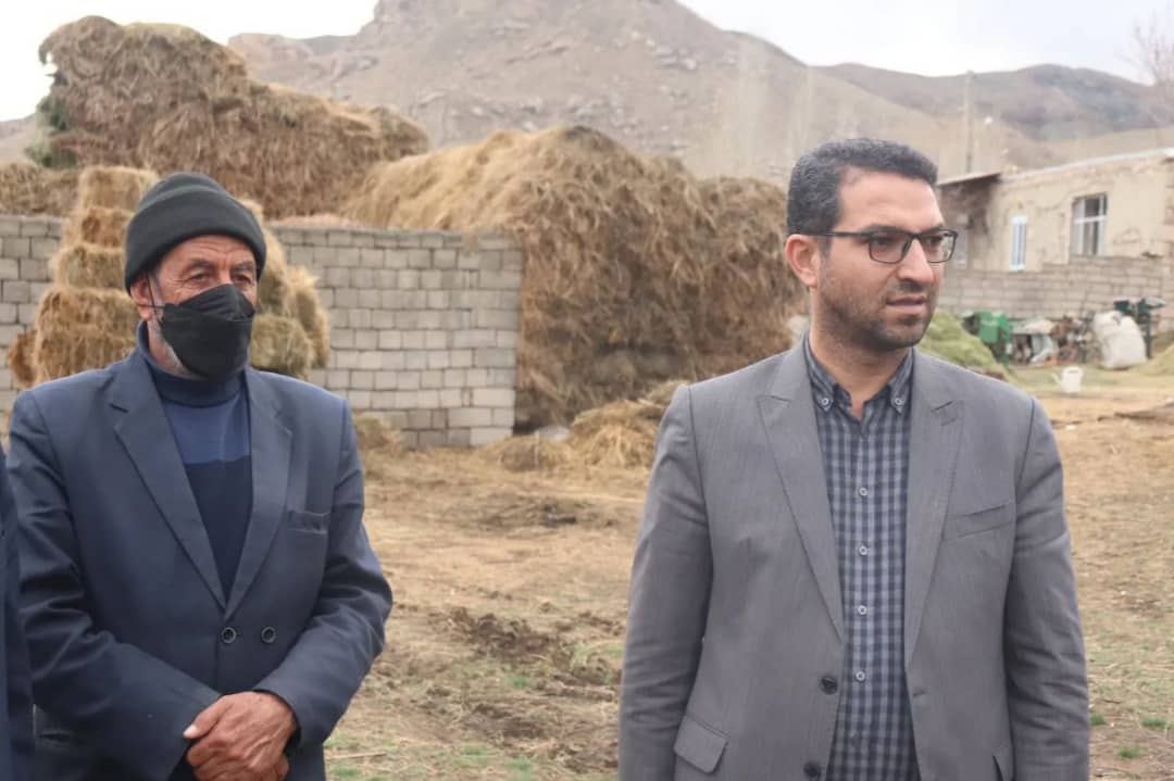عبدالله نژاد فرماندار شهرستان چالدران به همراه معاونین خود با حضور در روستای مزرعه ضمن دیدار با اهالی روستا بازدید از نزدیک مسائل و مشکلات اهالی روستا را مورد بحث و بررسی قرار داد.