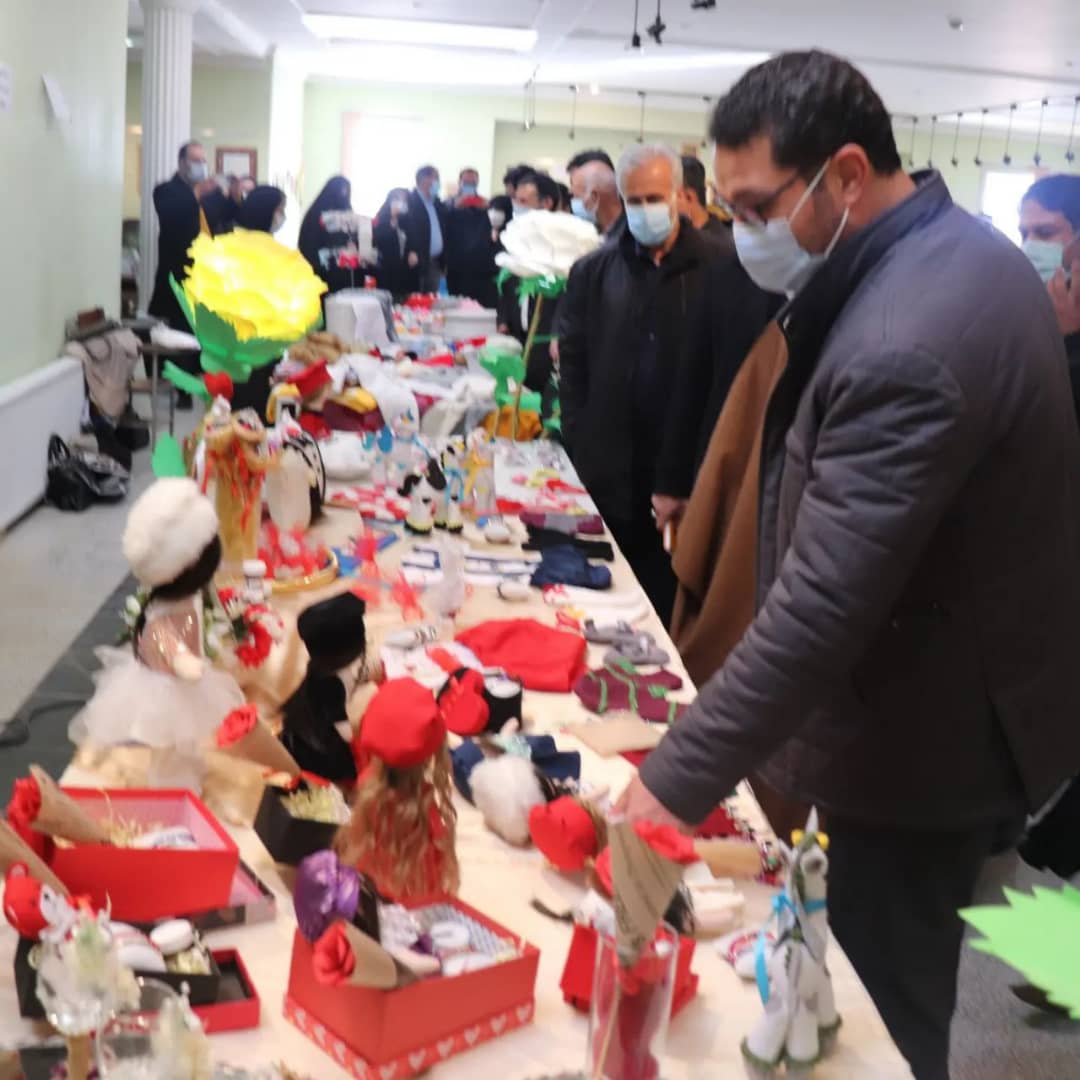 ✅در هشتمین روز از ایام الله دهه مبارک فجر با حضور عبدالله نژاد فرماندار شهرستان چالدران، نمایشگاه آثار هنری هنرمندان شهرستان چالدران افتتاح شد