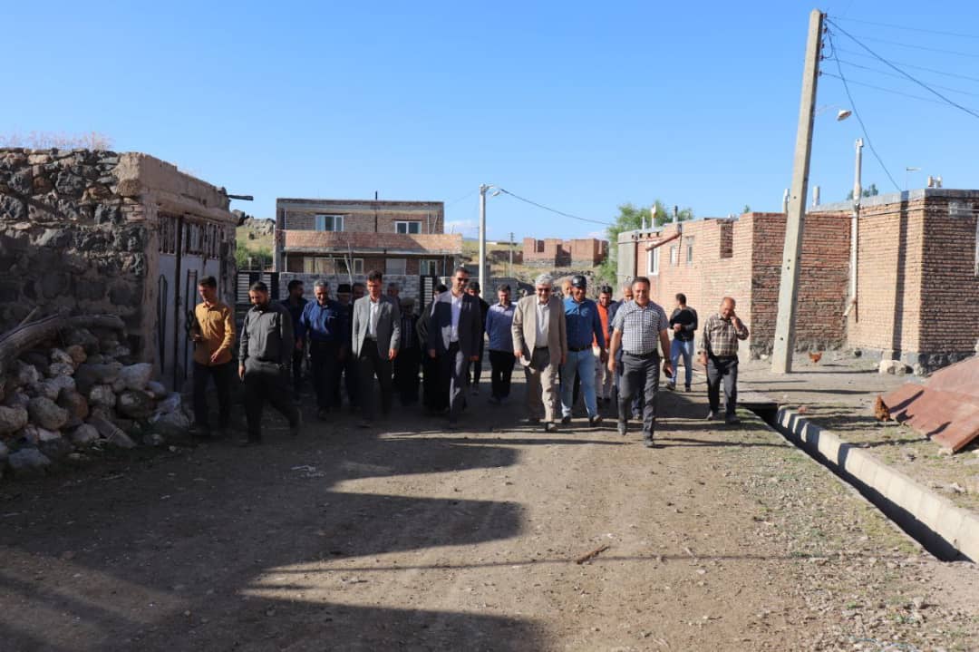محمدرضا عبدالله نژاد فرماندار شهرستان چالدران به همراه نماینده مردم شهرستانهای ماکو، چالدران، شوط و پلدشت در مجلس شورای اسلامی از روند اجرایی طرح هادی در روستاهای بخش دشتک بازدید نمودند.