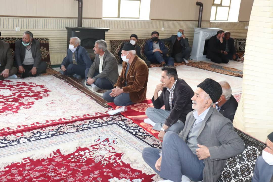 ✅محمد رضا عبدالله نژاد فرماندار شهرستان چالدران به همراه معاونین خود با حضور در مسجد روستای بیگ کندی ضمن دیدار با اهالی این روستا مسائل و مشکلات این روستا را مورد بحث و بررسی قرار داد.