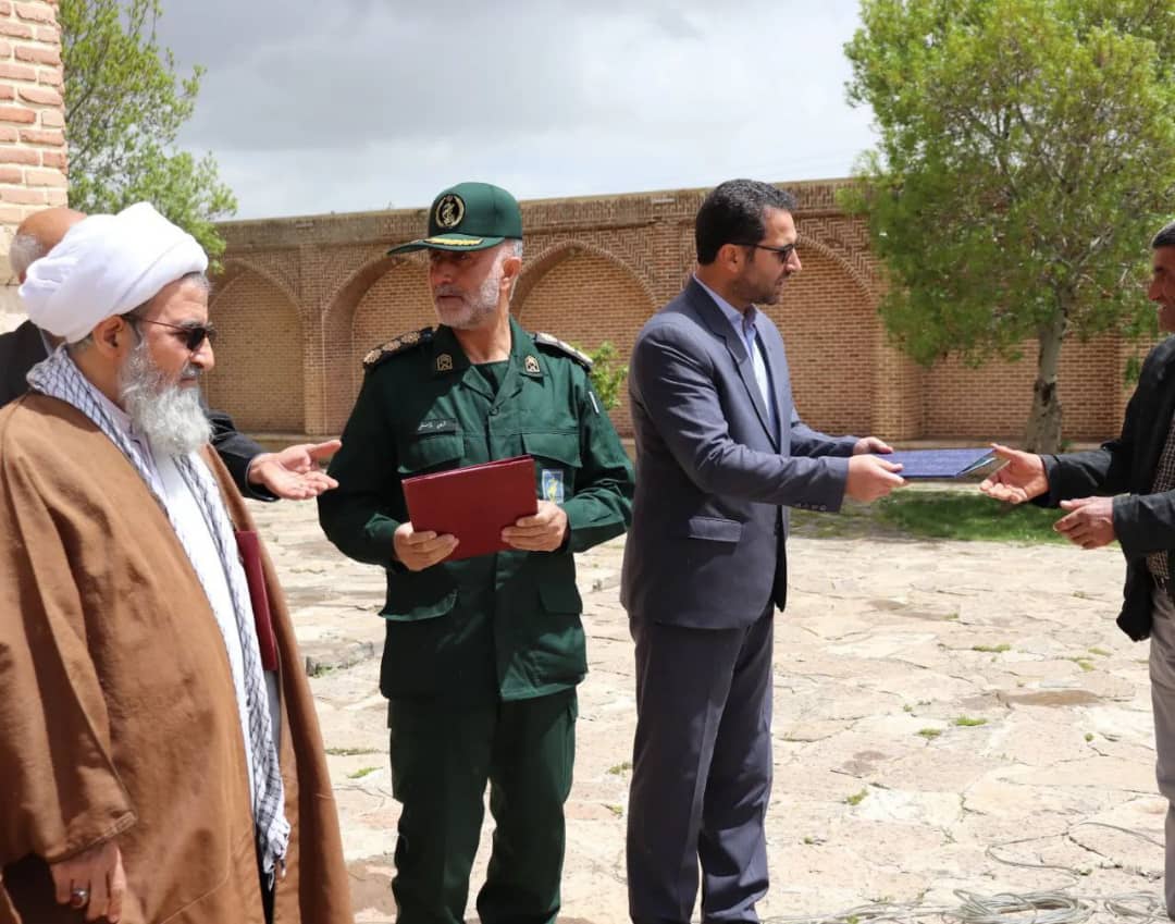  ✅ همزمان با هفته میراث فرهنگی مراسم گرامیداشت این هفته با حضورمحمد رضا عبدالله نژاد فرماندار شهرستان چالدران در محل مقبره سید صدرالدین برگزار شد .
