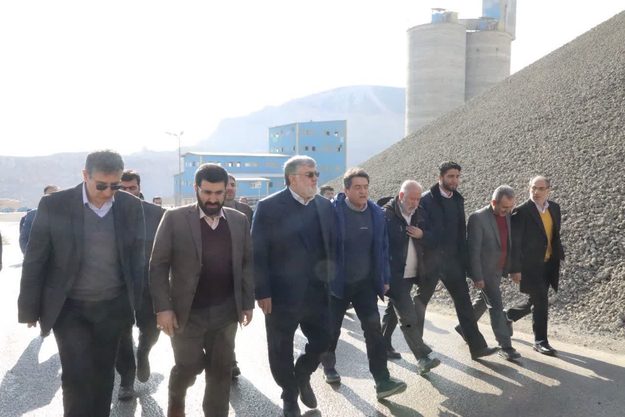 بازدید استاندار آذربایجان غربی از شرکت سیمان آذرآبادگان خوی