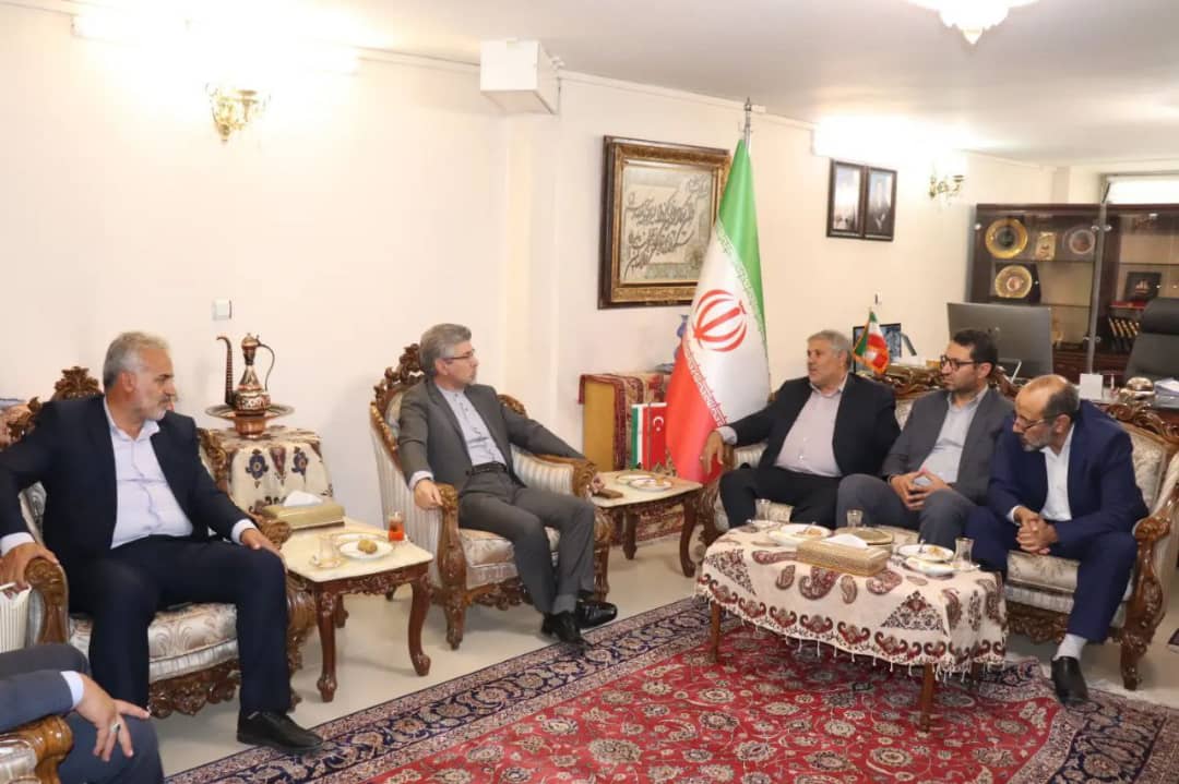 دیدار محمد رضا عبدالله نژاد فرماندار شهرستان چالدران و نادرکاظمی فرماندار شهرستان ماکو با سجاد سلطان زاده سرکنسول ایران در استان ارزروم ترکیه