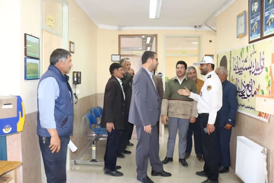 محمدرضا عبدالله نژاد فرماندار شهرستان چالدران با هدف بررسی از روندکاری، چگونگی برخورد با مشکلات ارباب رجوع به صورت سرزده از اداره منابع طبیعی چالدران بازدید کرد.