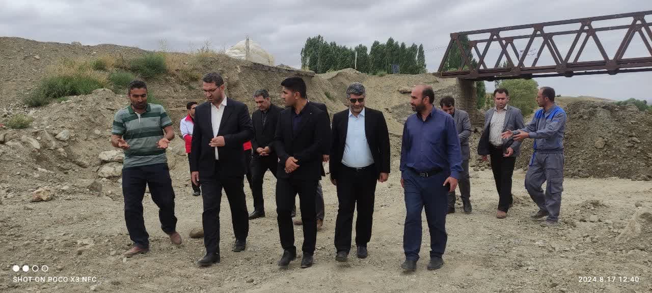 💢 محمد رضا عبدالله نژاد فرماندار چالدران از روند اجرایی پل قرخ بلاغ بازدید کرد .