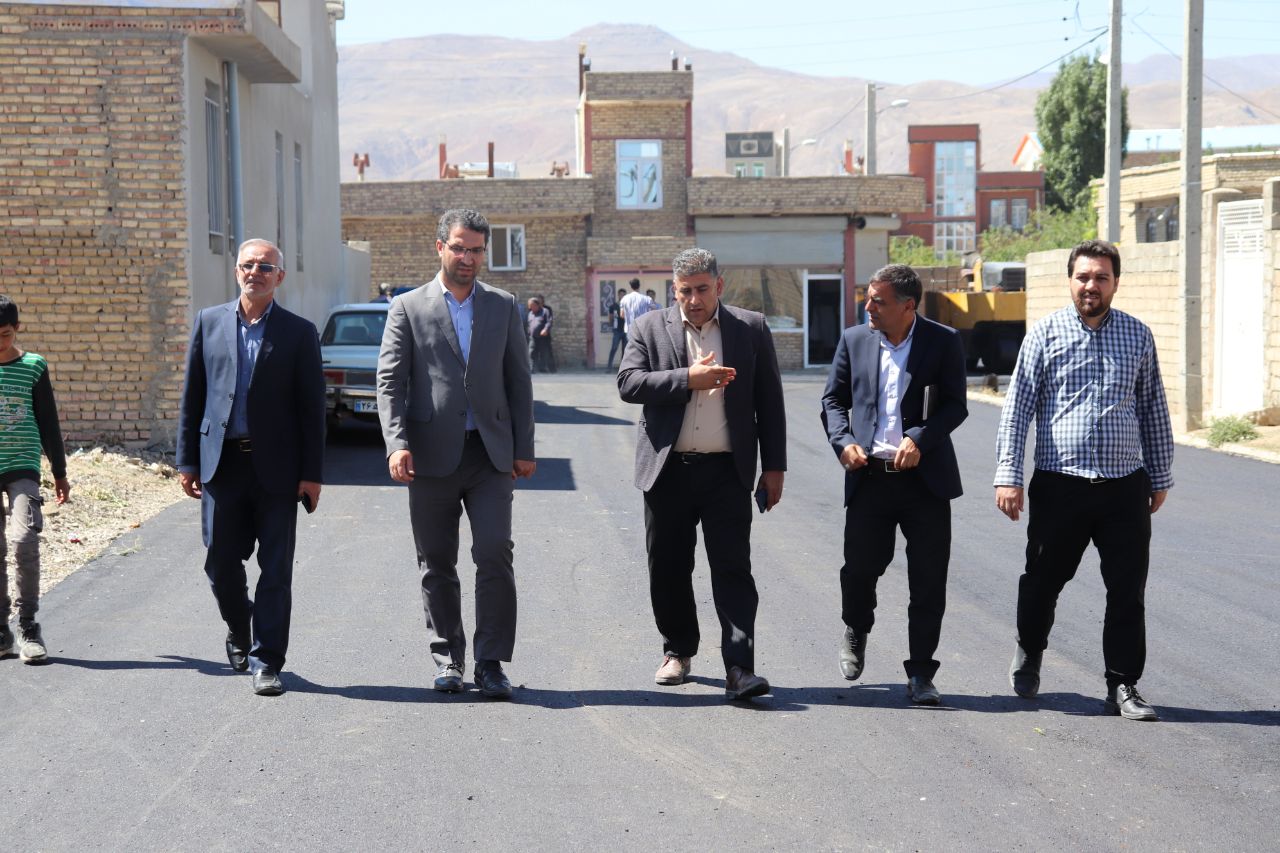 بازدید فرماندار چالدران از روند اجرای آسفالت معابر سطح شهر