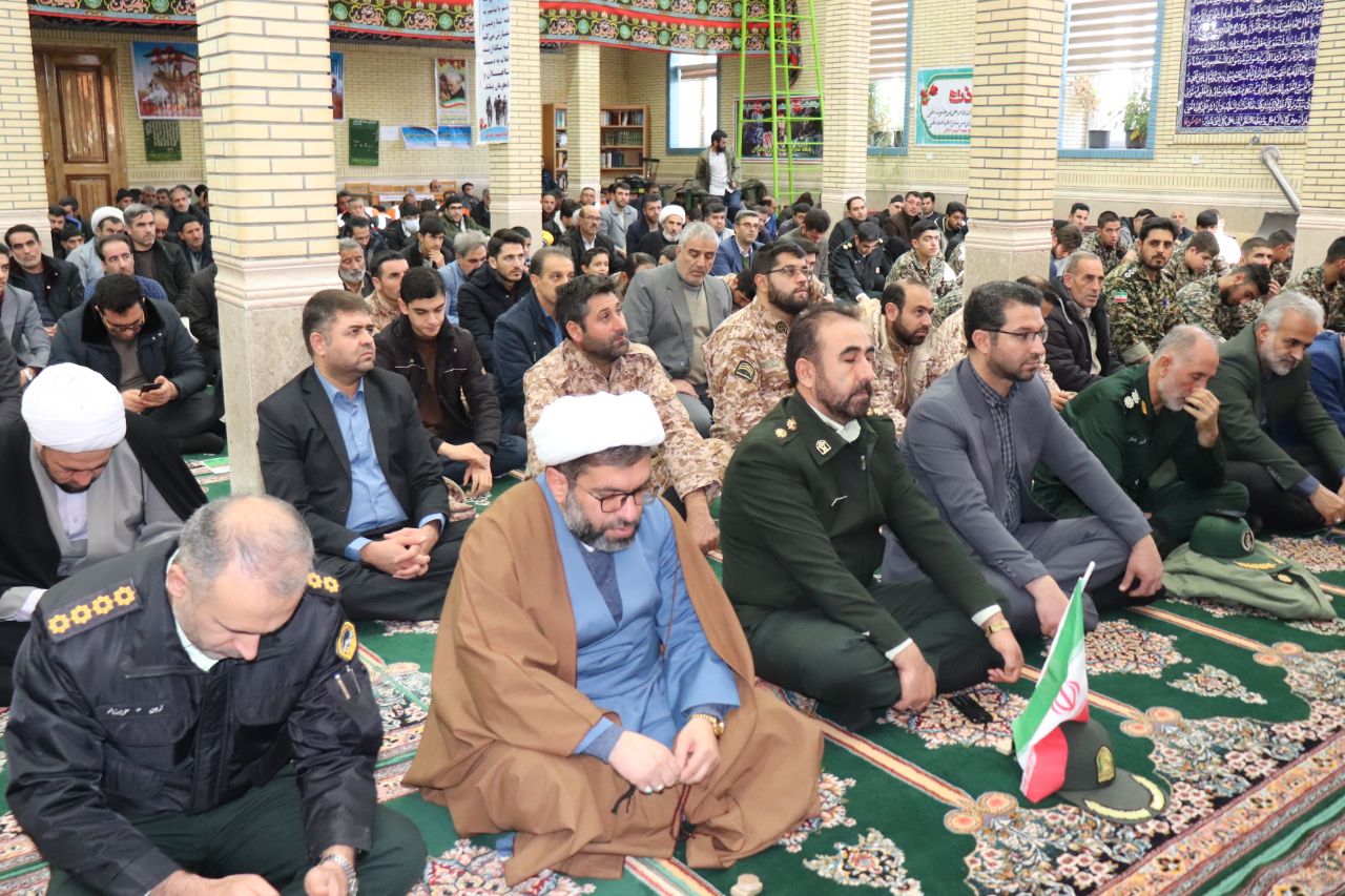 محمدرضا عبدالله نژاد فرماندار شهرستان چالدران با حضور در مسجد جامع شهرستان در مراسم عبادی سیاسی نماز جمعه این هفته شرکت نمودند.