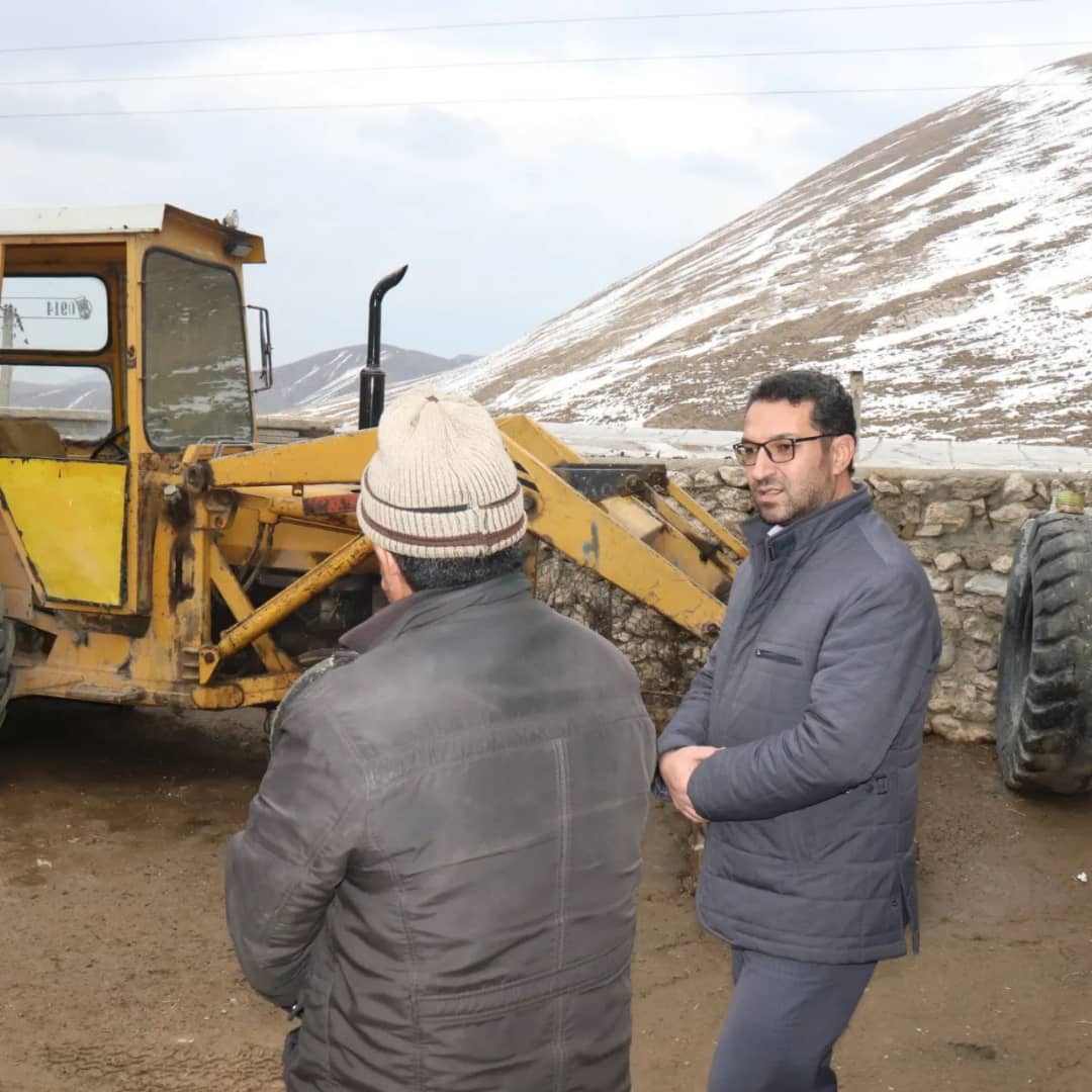 ✅عبدالله نژاد فرماندار شهرستان چالدران، با حضور در روستای عبدالرزاق ضمن بازدید از روستا از نزدیک مسائل و مشکلات اهالی روستا را مورد بحث و بررسی قرار دادند.