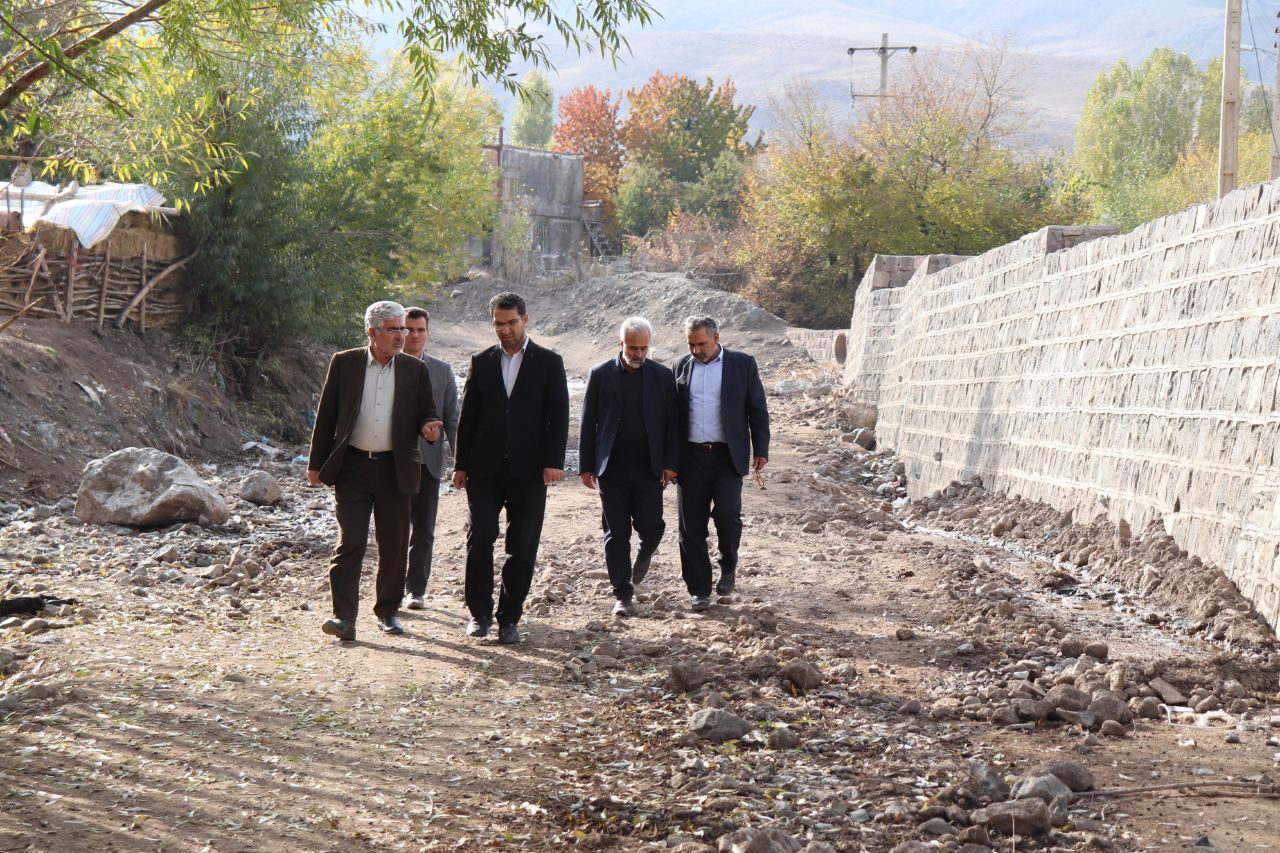 ✅ محمدرضا عبداله نژاد فرماندار به همراه نماینده مردم شهرستانهای ماکو ،چالدران ، شوط و پلدشت در مجلس شورای اسلامی از روند احداث دیوار ساحلی روستای دلک وردی بخش دشتک بازدید کردند.