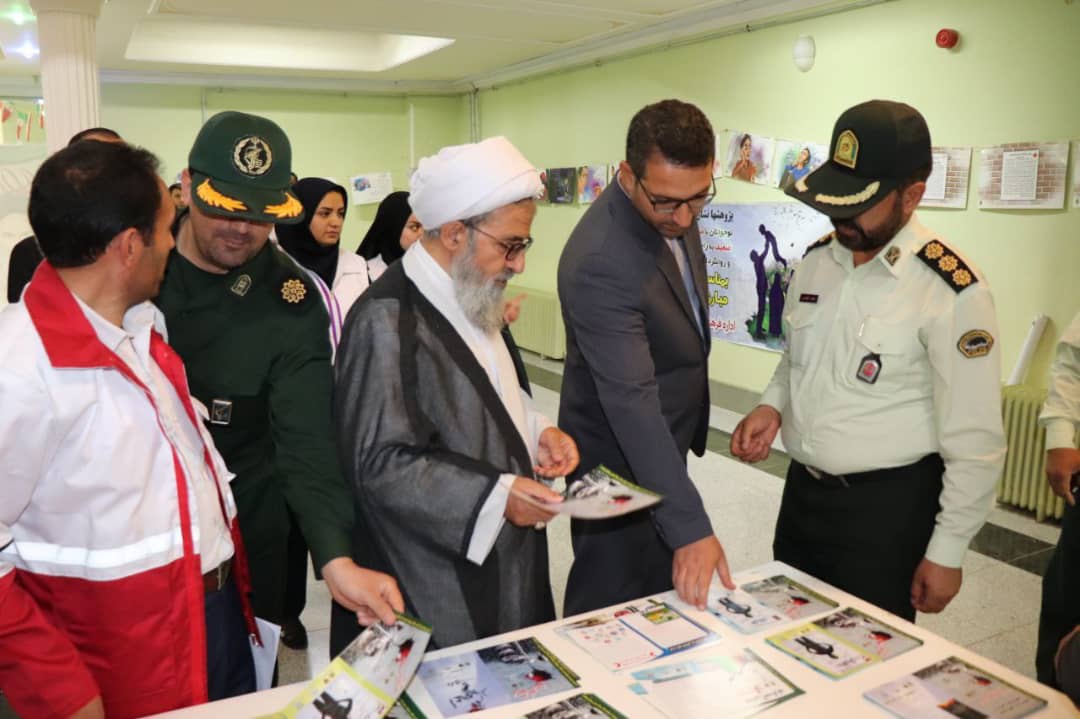 به مناسبت گرامی داشت هفته مبارزه با مواد مخدر با حضور محمدرضا عبدالله نژاد فرماندار شهرستان چالدران، نمایشگاه عکس و پوستر با عنوان معضلات اجتماعی ناشی از مواد مخدر برگزار شد.