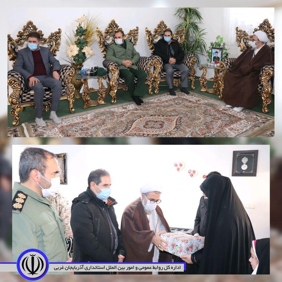 ✅در آستانه فرا رسیدن ایام فاطمیه و سالروز شهادت سردار سپهبد حاج قاسم سلیمانی، محمد زاده فرماندار چالدران،حجت الاسلام والمسلمین محمد زاده امام جمعه و سرهنگ نقشی و هیأت همراه با خانواده شهید ابراهیم آخو