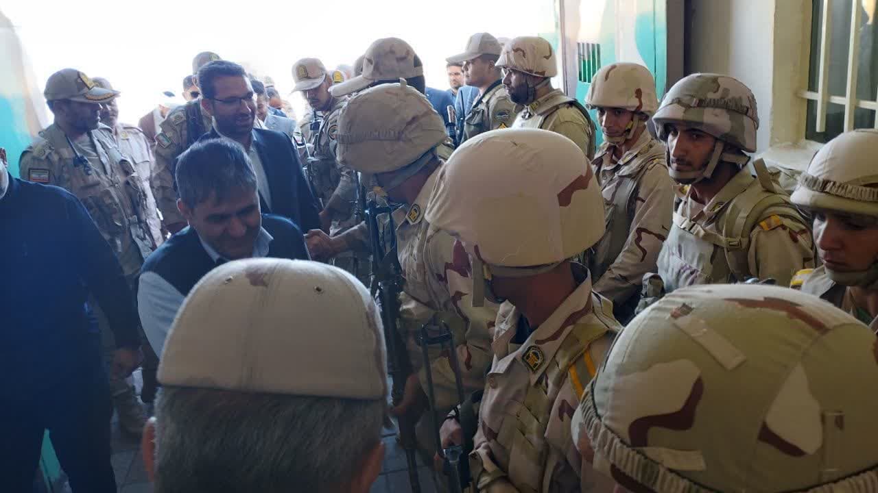 به گزارش پایگاه اطلاع رسانی فرمانداری چالدران، محمد رضا عبدالله نژاد فرماندار چالدران به همراه سردار احمدی فرمانده مرزبانی استان و اعضای شورای تامین با حضور در پاسگاه مرزی بابانور این شهرستان ضمن دی