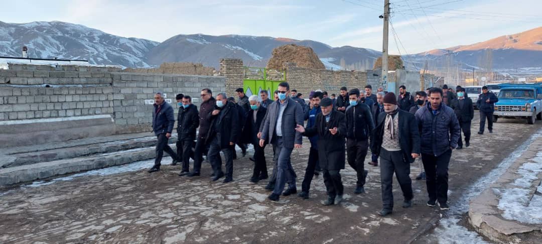 ✅ عبدالله نژادفرماندار شهرستان چالدران در تداوم برنامه های بازدید از روستاها، با اهالی تعدادی از روستای بخش مرکزی این شهرستان دیدار و گفتگو کرد.