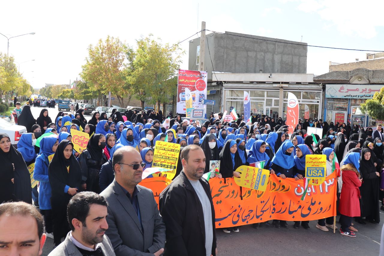 مراسم راهپیمایی یوم الله 13 آبان با حضور فرماندار شهرستان چالدران با شکوه هر چه تمام تر برگزار گردید.