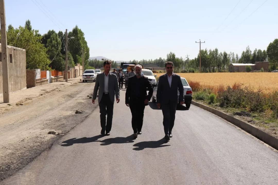 محمد رضا عبدالله نژاد فرماندار  شهرستان چالدران  از طرح هادی روستای خضرلو  از توابع بخش مرکزی این شهرستان بازدید و وضعیت طرح های هادی در دست اجرا  روستا های این شهرستان مورد  ارزیابی قرار داد .