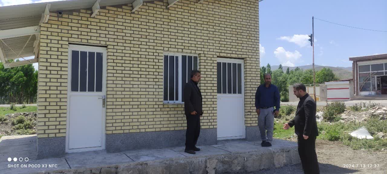 💢محمد رضا عبداله نژاد فرماندار چالدران از چمن ورزشی مصنوعی روستای عرب دیزج بازدید کرد
