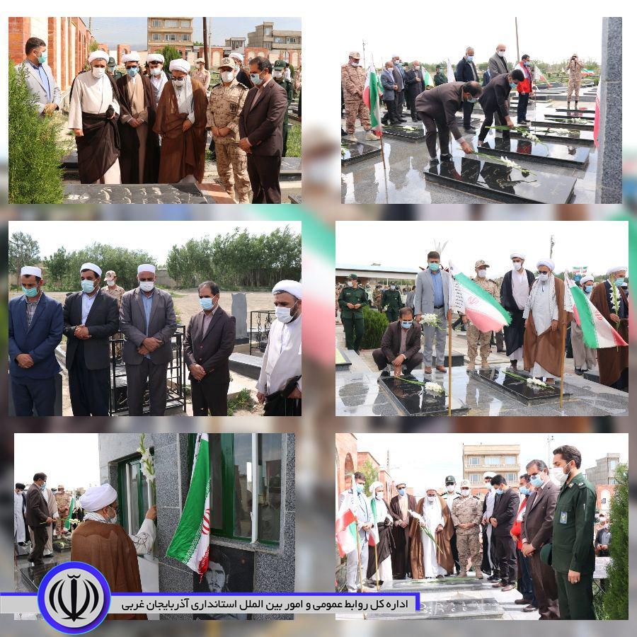 ✅به گزارش روابط عمومی فرمانداری شهرستان چالدران، همزمان با سوم خرداد سالروز آزادسازی خرمشهر، با حضور محمد زاده فرماندار چالدران ،امام جمعه، اعضای شورای تامین و اداری گلزار شهدای چالدران گلباران شد.