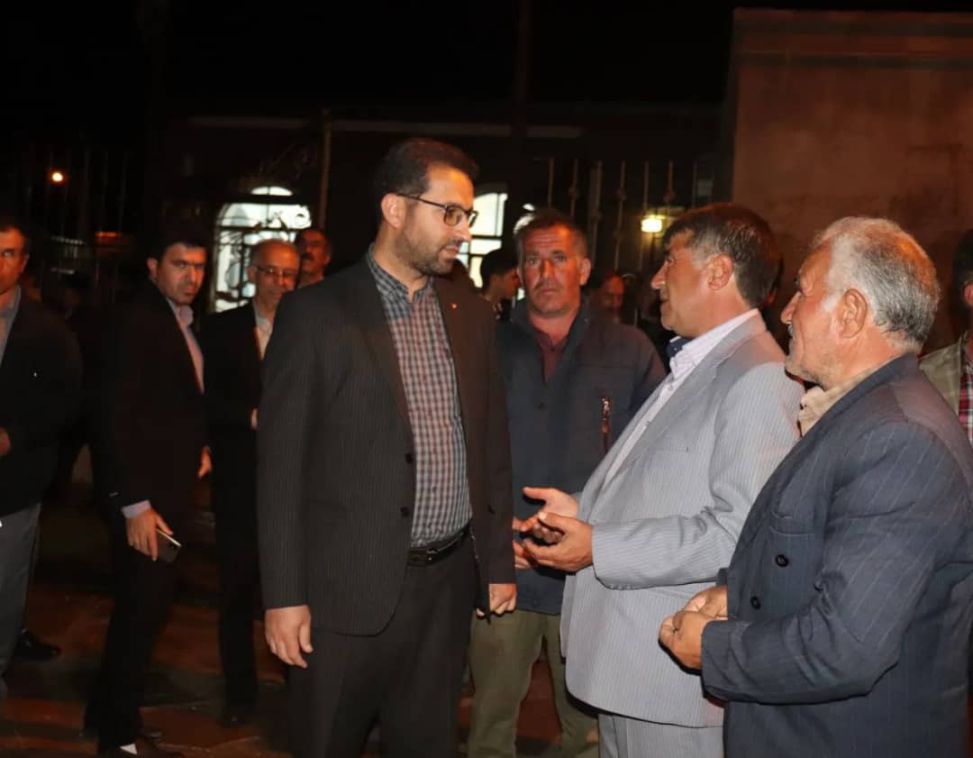 محمد رضا عبدالله نژاد فرماندار شهرستان چالدران در مسجد روستای گل اشاقی حضور یافت و ضمن اقامه نماز مغرب و عشاء با اهالی این روستا دیدار ومسائل ، مشکلات آنان را مورد بررسی قرار دادند.