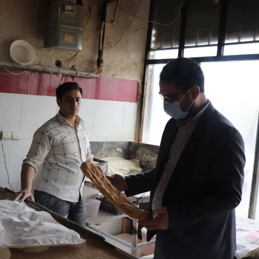 ✅ عبدالله نژاد فرماندار شهرستان با حضور در تعدادی از نانوایان چالدران از نزدیک نحوه عرضه نان در این نانوایان را مورد بررسی قرار داد.