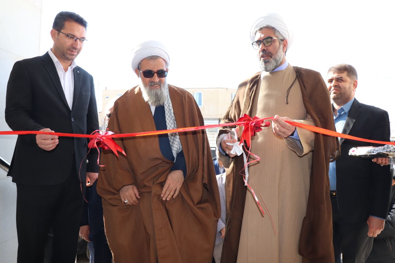 در ششمین روز از ایام الله دهه مبارک فجر اداره بنیاد شهید و امور ایثارگران چالدران در آیینی با حضور مسئولان استانی و محلی، افتتاح شد.