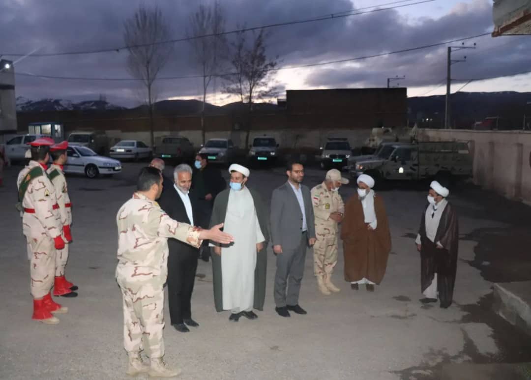 ✅محمد رضا عبدالله نژادفرماندار شهرستان چالدران به همراه حجت الاسلام و المسلمین محمدزاده امام جمعه شهرستان چالدران، با حضور در گروهان مرزی بخش دشتک با مرزبانان و حافظان امنیت دیدار و گفت و گو کردند.