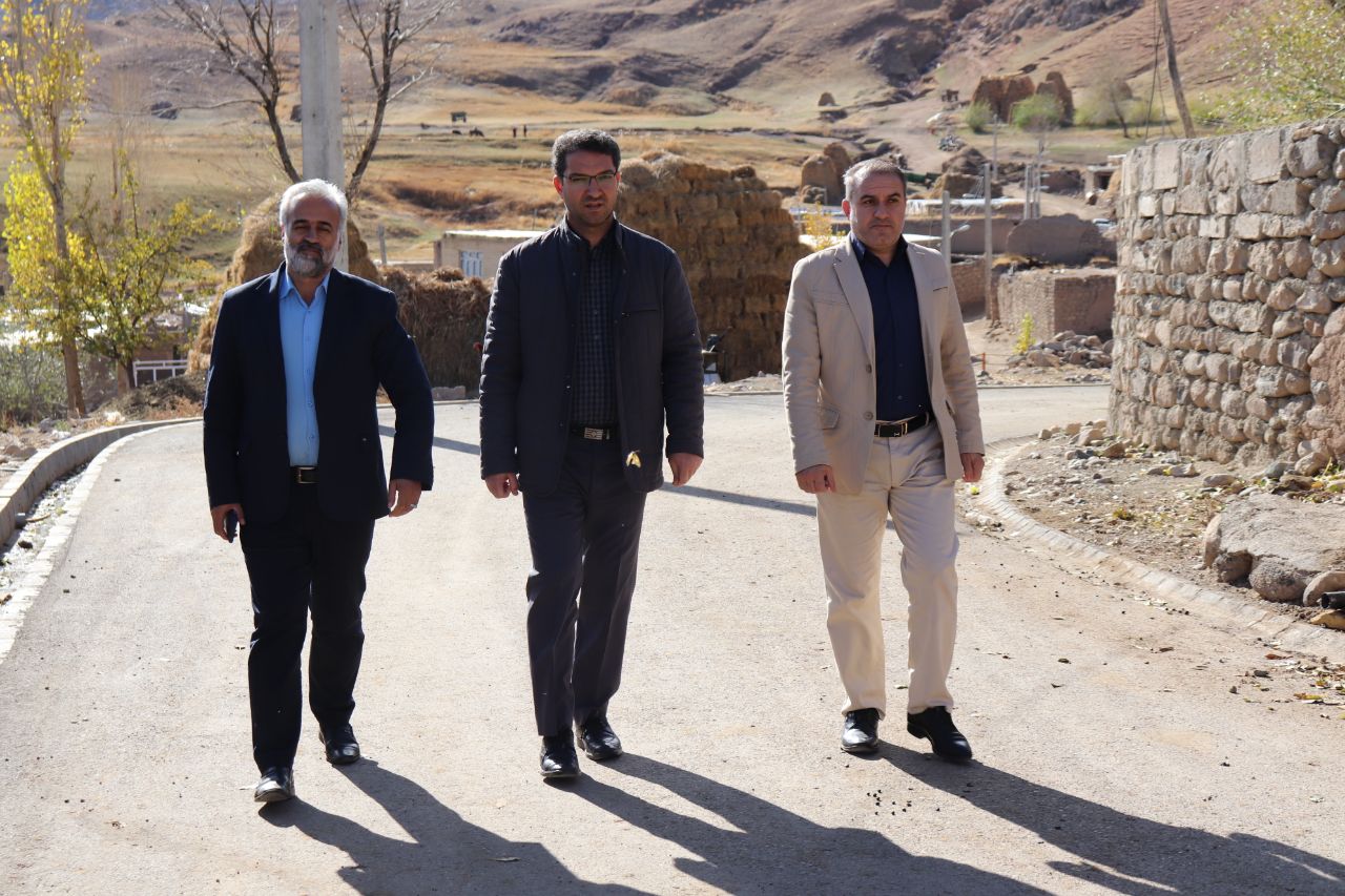 ✍ به گزارش روابط عمومی فرمانداری شهرستان چالدران ؛ محمدرضا عبدالله نژاد فرماندار شهرستان چالدران از اجرای طرح هادی روستای زاویه علیا از توابع بخش مرکزی چالدران بازدید کردند.