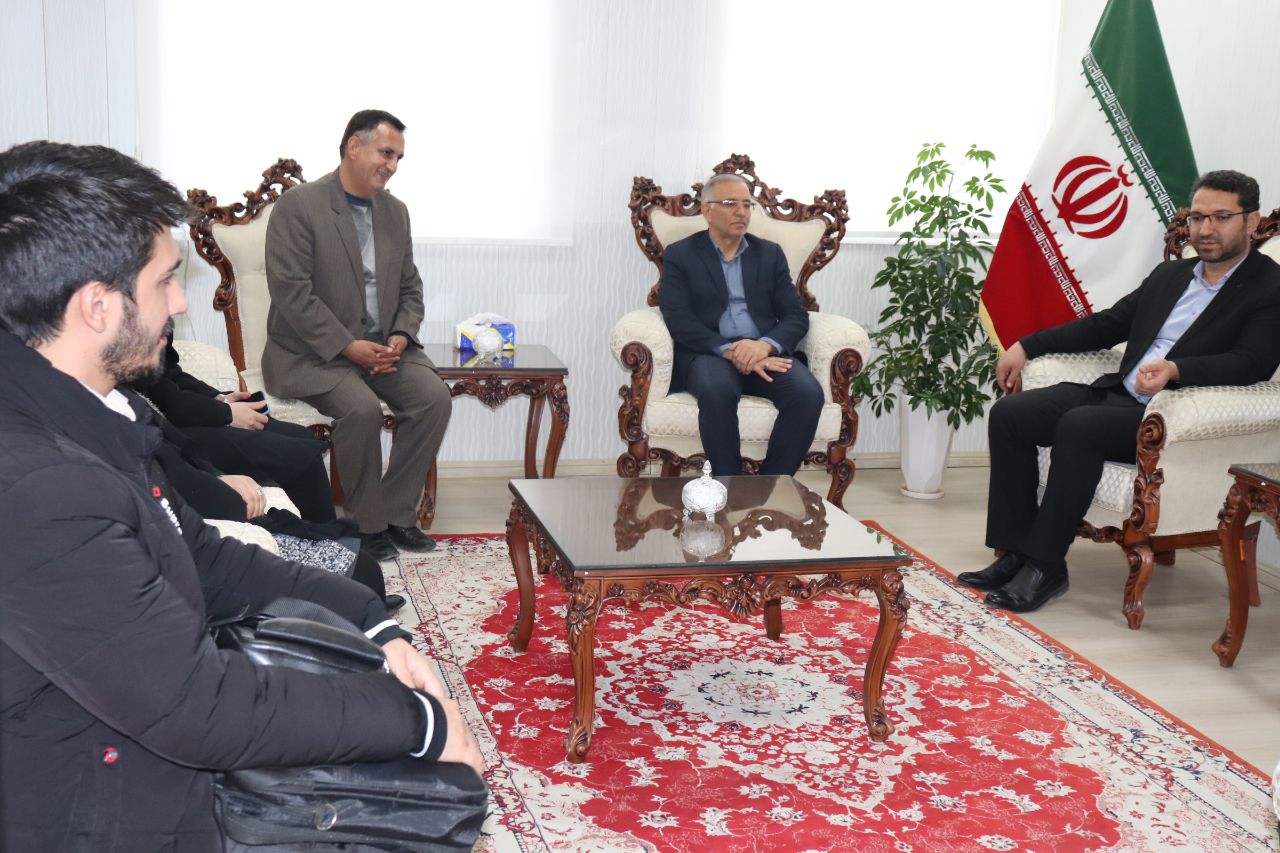 دکتر پاشازاده معاونت آبخیزداری استان آذربایجان غربی با حضور در فرمانداری چالدران با محمدرضا عبدالله نژاد فرماندار دیدار و در خصوص حوزه آبخیزداری این شهرستان گفتگو کرد .