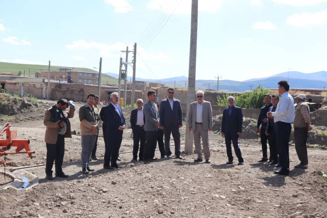 محمدرضا عبدالله نژاد فرماندار شهرستان چالدران به همراه نماینده مردم شهرستانهای ماکو، چالدران، شوط و پلدشت در مجلس شورای اسلامی از روند اجرایی طرح هادی در روستاهای بخش دشتک بازدید نمودند.