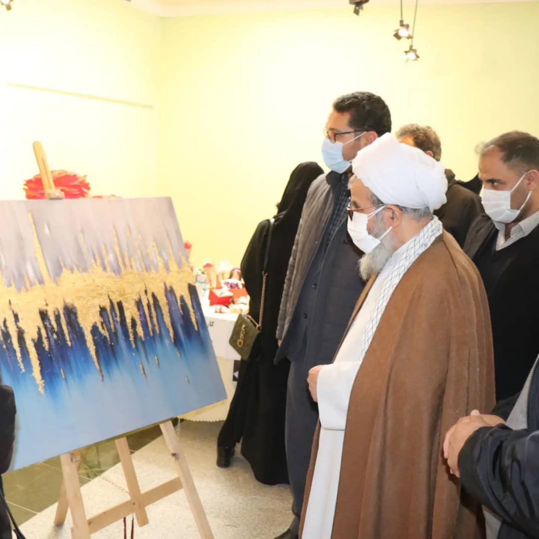 ✅در هشتمین روز از ایام الله دهه مبارک فجر با حضور عبدالله نژاد فرماندار شهرستان چالدران، نمایشگاه آثار هنری هنرمندان شهرستان چالدران افتتاح شد