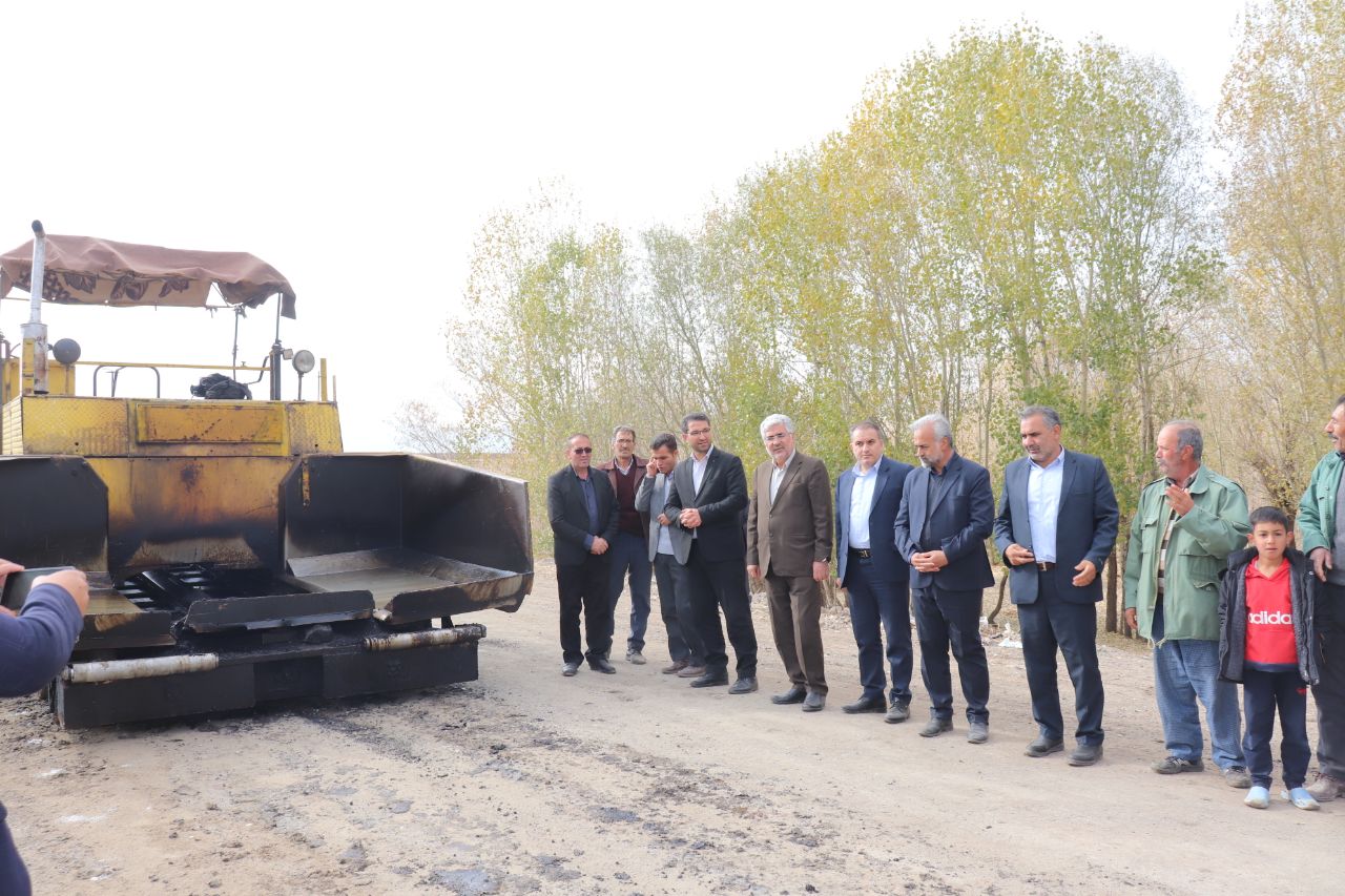 بازدید فرماندار از اجرای پروژه بهسازی و آسفالت ریزی راه روستای خالحال